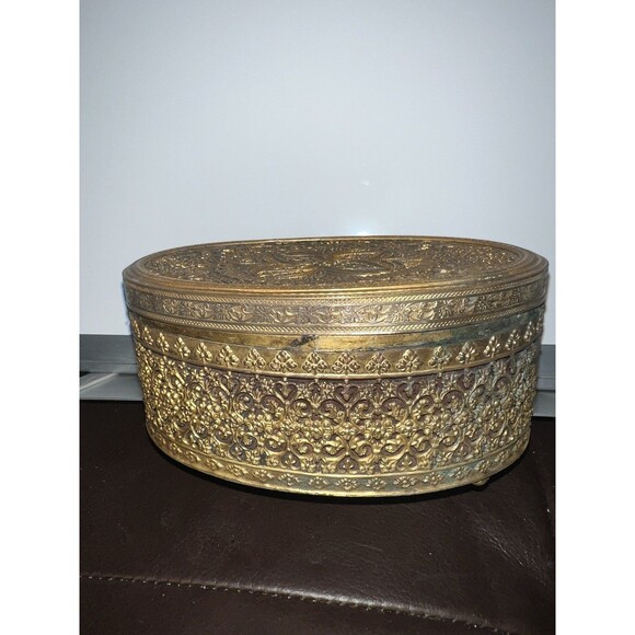 Hand-Etched Brass Jewelry Casket on Feet Oval Velvet Lined Hinged VTG 1950’s - Picture 2 of 8